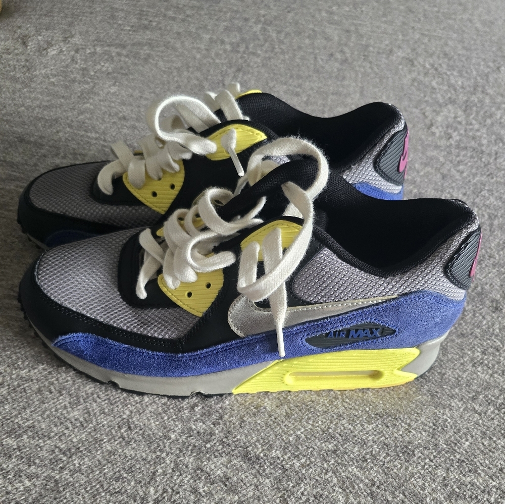 Nike Black and Blue Sneakers with Air Max Cushioning